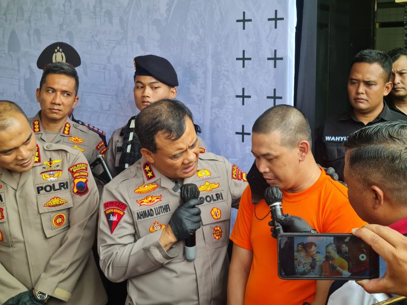 DITANGKAP: Warga asal Magelang ini sudah menjadi kurir sabu sejak 2015 dan berhasil ditangkap saat menghisap sabu di rumahnya.