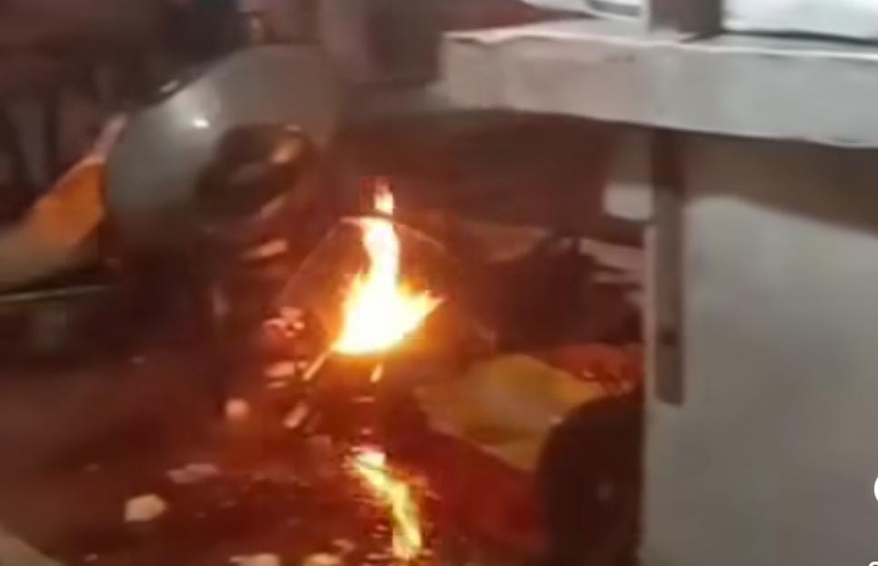 Tangkapan layar kondisi lokasi kejadian usai insiden anak tancap gas dan tabrak wajan penggorengan di Pasar Kotagede