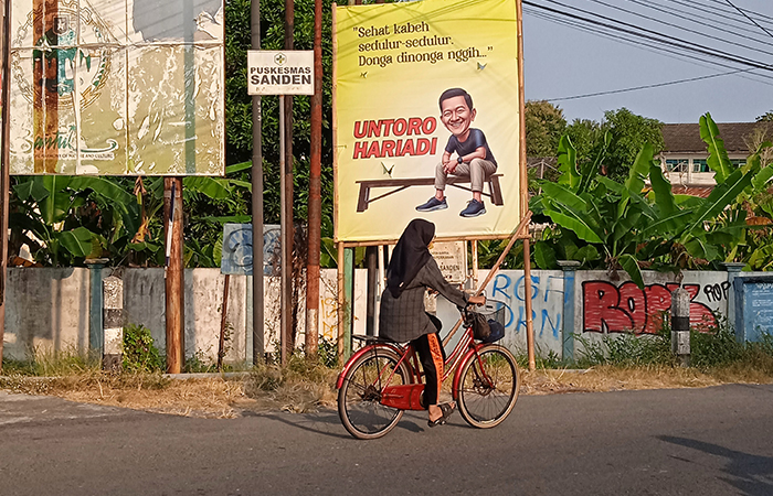 MENJAMUR: Baliho Untoro Hariadi yang ditemui di sejumlah titik Bantul Selasa&nbsp;(21/5). Langkah ini diambil untuk memperkenalkan dirinya yang akan maju dalam Pilkada 2024.