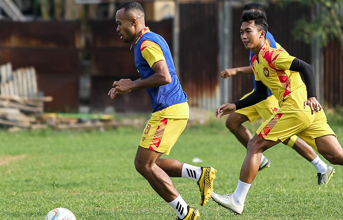 OPTIMISTIS: Pemain Persiba Bantul melakukan latihan khusus menjelang laga penting menghadapi Adhyaksa Farmel FC.