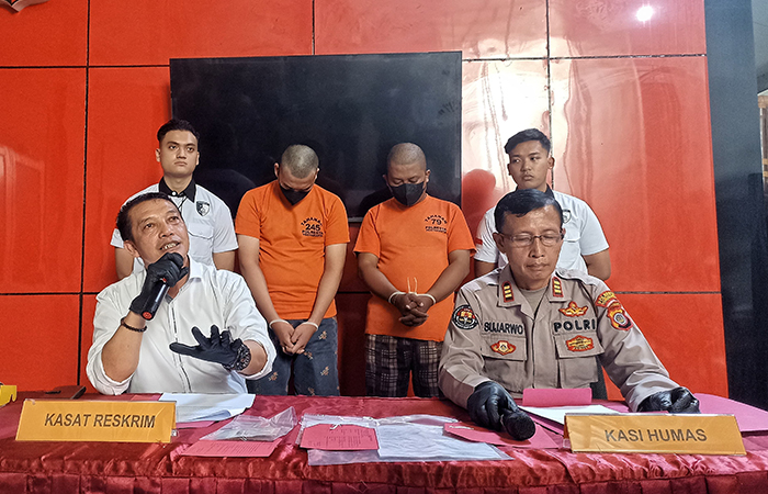 KEMBALI BERULAH: Jajaran Polresta Jogja menghadirkan tersangka dan barang bukti kasus perampasan oleh debt collector di Mapolresta Jogja, (22/5).
