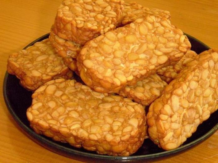 Tempe yang kaya akan protein menjadi salah satu makanan yang cocok dikonsumsi bagi anda yang ingin menambah berat badan.