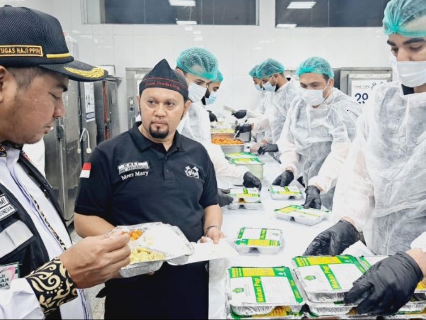 Kepala Daerah Kerja (Daker) Madinah, Ali Machzumi melakukan sidak di dapur