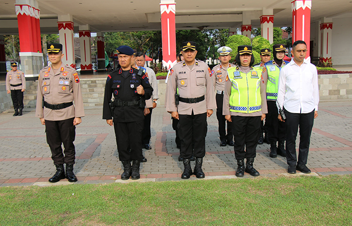 APEL PASUKAN: Polri, TNI, dan stakeholder terkait siap mengamankan jalannya rangkaian perayaan Tri Suci Waisak yang dipusatkan di Candi Borobudur,.Humas Polresta Magelang