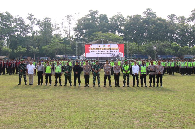 APEL PASUKAN: Polri, TNI, dan stakeholder terkait siap mengamankan jalannya rangkaian perayaan Tri Suci Waisak yang dipusatkan di Candi Borobudur, hari ini.