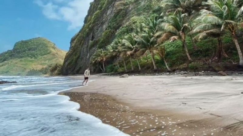 Pantai Pecaron di Kebumen Jawa Tengah