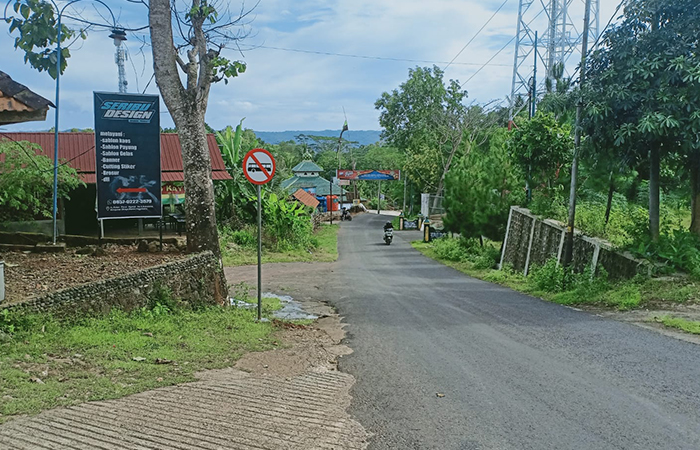 BERBAHAYA: Meski telah diberi rambu larangan turun, Dishub DIY masih menemukan bus pariwisata ngeyel turun Lewat Bukit Bego, Imogiri, Bantul.