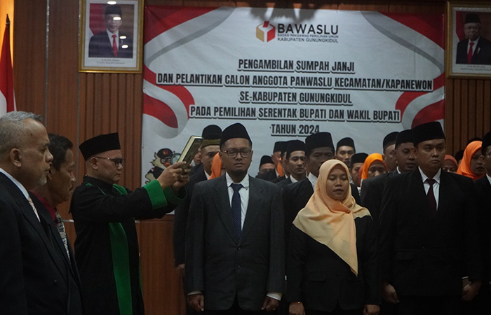 PAHAMI ATURAN: Pelantikan 54 anggota Panwascam Pilkada 2024 Gunungkidul di Kantor Sekretariat Daerah, (24/5).