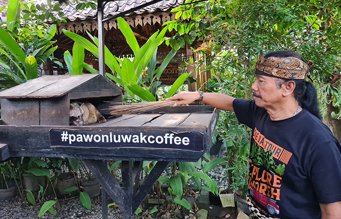 WISATA EDUKASI: Pawon Luwak Coffee yang terletak di Dusun Brojonalan, Wanurejo, Borobudur tidak hanya menawarkan sajian kopi, tapi juga edukasi pengolahan kopi.