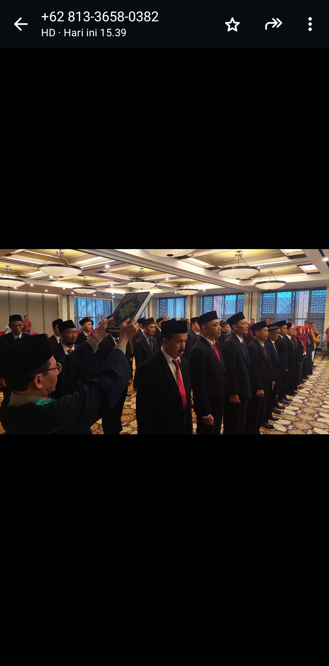 Khidmat: 36 Panwascam mengucapkan sumpah saat pelantikan.