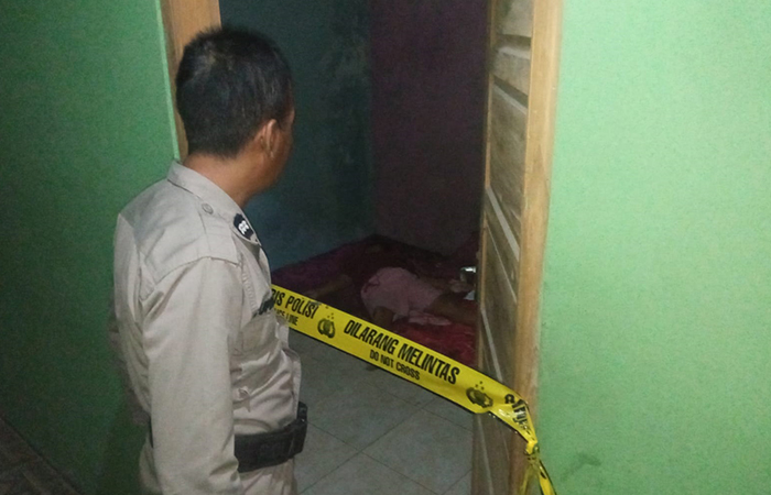 TKP: Lokasi penemuan jasad perempuan paro baya yang diduga korban pembunuhan.