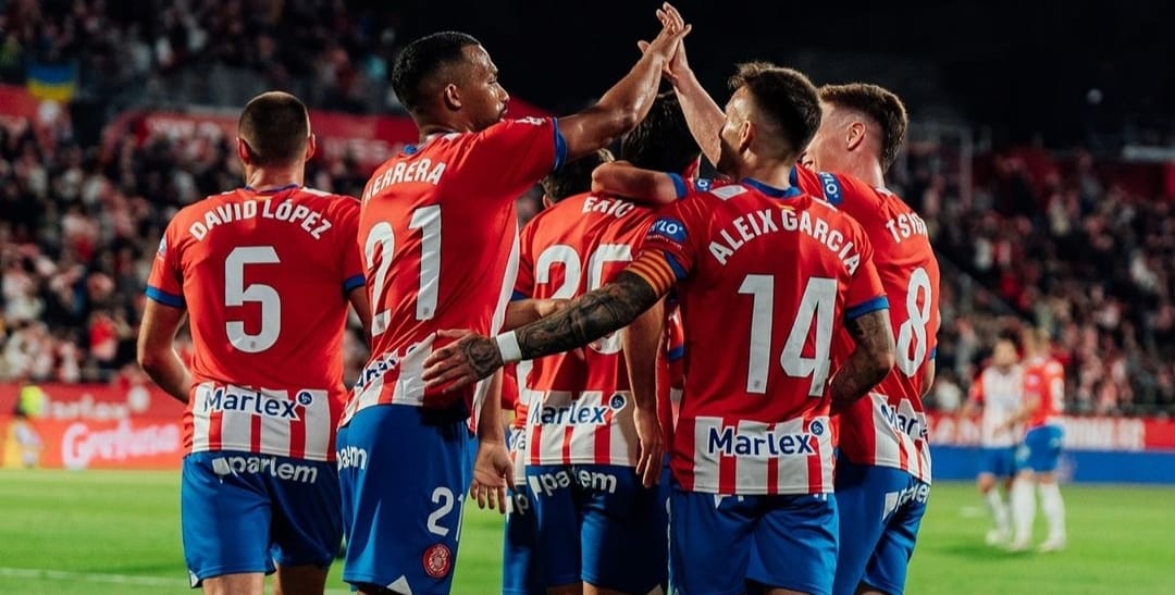 Para pemain Girona rakayakan kemenangan 7-0 atas Granada di Estadi Municipal de Montilivi (ig gironafc)