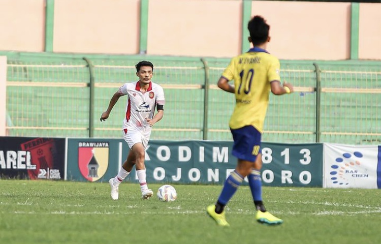 SUDAH BERJUANG: Persiba Bantul menang 3-1 atas 757 Kepri Jaya FC di Stadion Letjnd H Soedirman, Bojonegoro Sabtu (25/5).