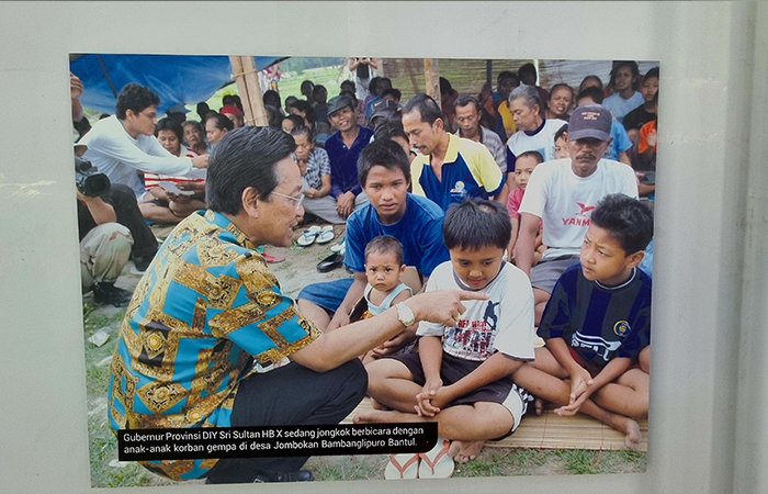 MENGENANG BUKAN MERATAPI: Dinas Perpustakaan dan Arsip Daerah (DPAD) DIY menggelar pameran foto-foto gempa 27 Mei 2006. Tujuannya untuk mengingat peristiwa yang pernah terjadi, serta momentum refleksi