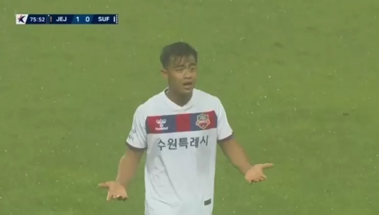 Pratama Arhan dapat kartu merah dalam laga debutnya bersama Suwon FC