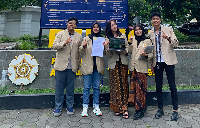 TOREHKAN PRESTASI: Tim mahasiswa UGM yang berhasil meraih juara 1 Global Social Enterprise Competition yang berlangsung di Thailand.