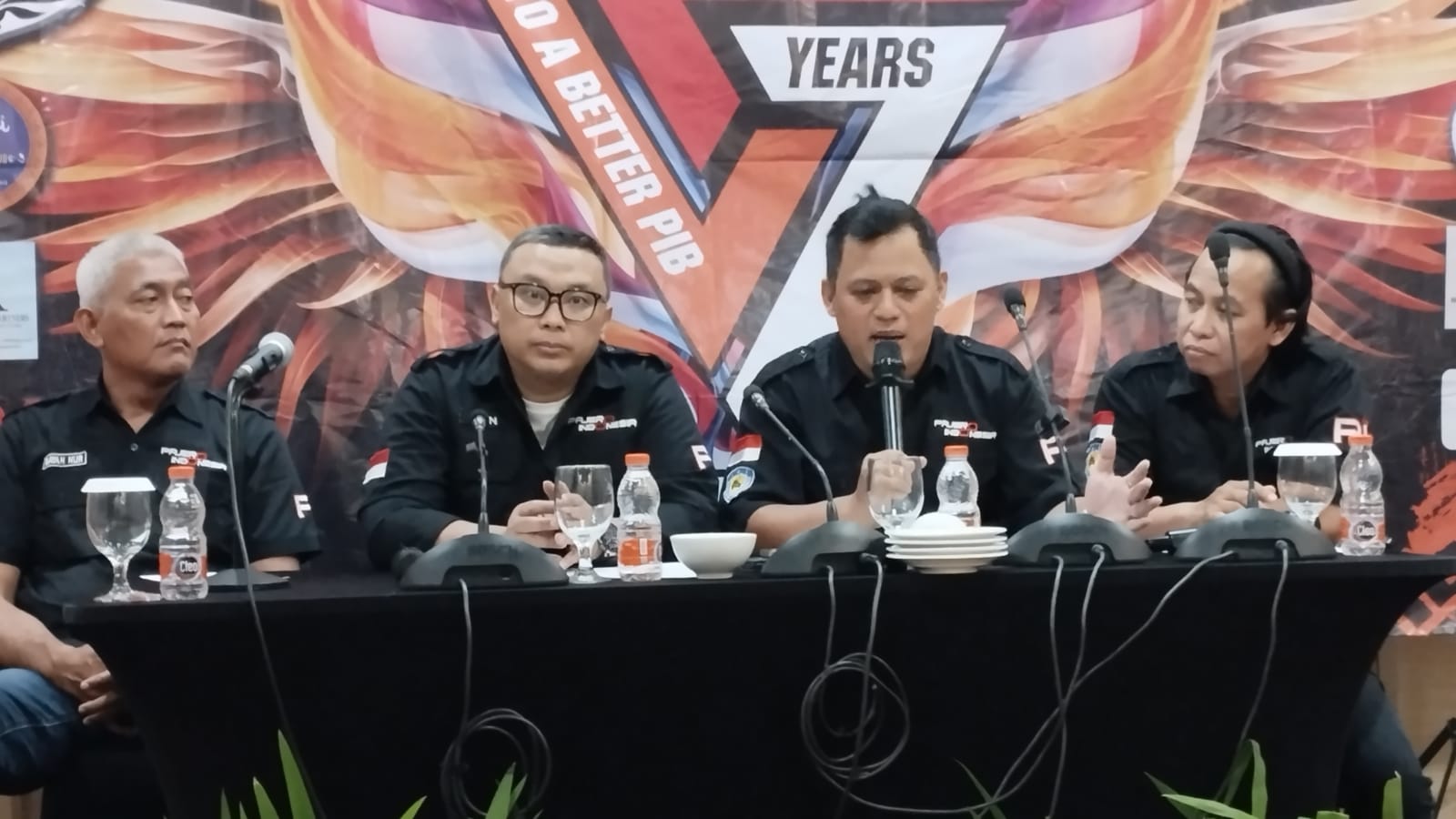 Pengurus Komunitas Club Pajero Indonesia Bersatu (PIB) saat menyampaikan keterangan pers