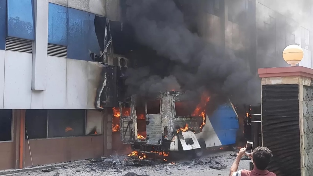 Kondisi gedung Fakultas Ekonomi dan Bisnis Universitas Trisakti yang mengalami kebakaran