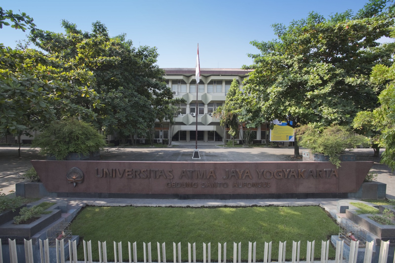 Program Magister Hukum UAJY