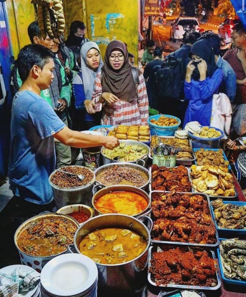 Nasi Campur Teri Gejayan, Destinasi Kuliner Legendaris Yogyakarta.