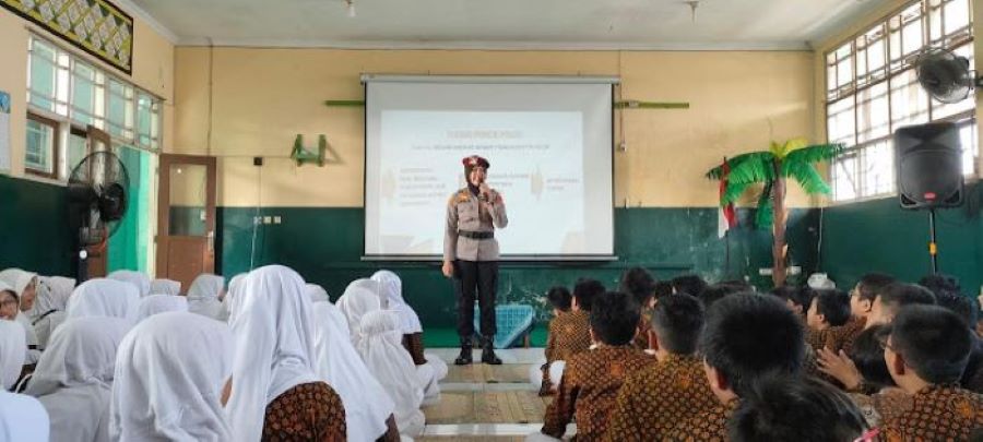 Polresta Yogyakarta mengadakan kegiatan sosialisasi bulying di SD.