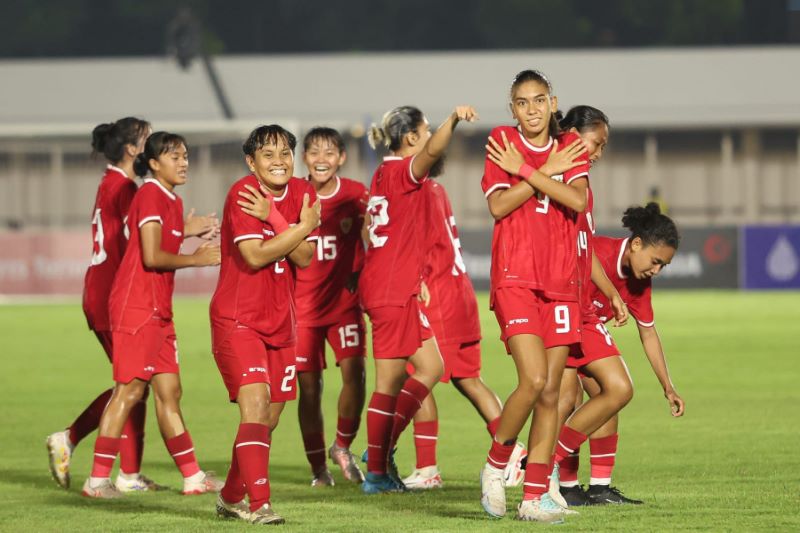 KOMPAK - Timnas Putri Indonesai rayakan kemenangan atas Singapura dalma ajang laga uji coba (PSSI)