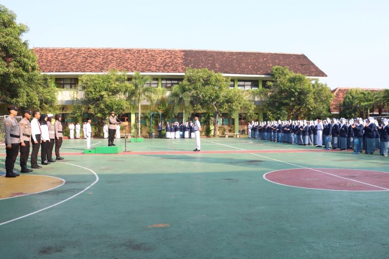Kapolres Kulon Progo mendatangi SMAN 2 Wates untuk mensosialisasikan Labuh Segoro.