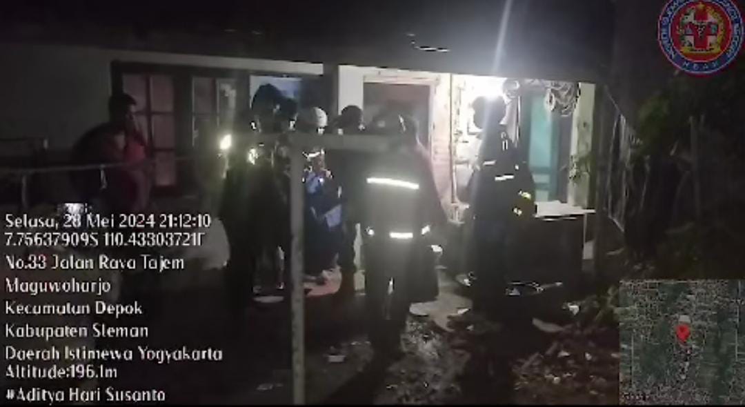 Jenazah pria lanjut usia dievakuasi dari kamar kosnya