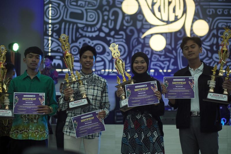 BERPRESTASI: Untidar memberikan apresiasi kepada para mahasiswa yamg telah menorehkan prestasi sehingga mengharumkan nama kampus.&nbsp;