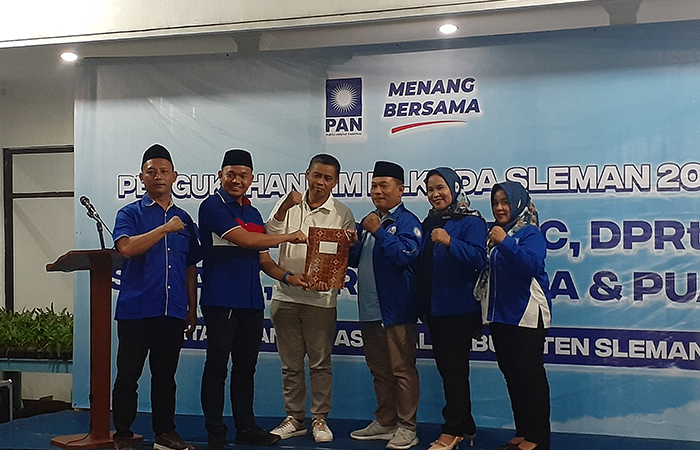 PELANTIKAN: Suasana pengukuhan Tim Pilkada 2024 PAN Sleman di Kantor DPD PAN Sleman pada Jumat (31/5) malam.