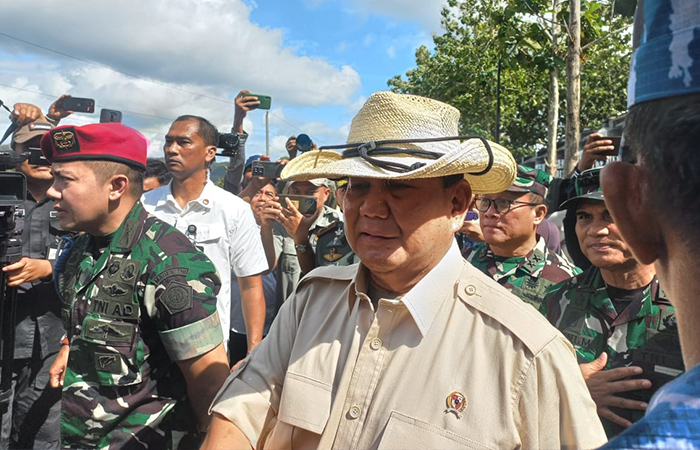 KE GUNUNGKIDUL: Menteri Pertahanan Prabowo Subianto saat meninjau proyek bantuan air untuk lahan pertanian di Kalurahan Banyusoco, Playen, Gunungkidul, (3/6).