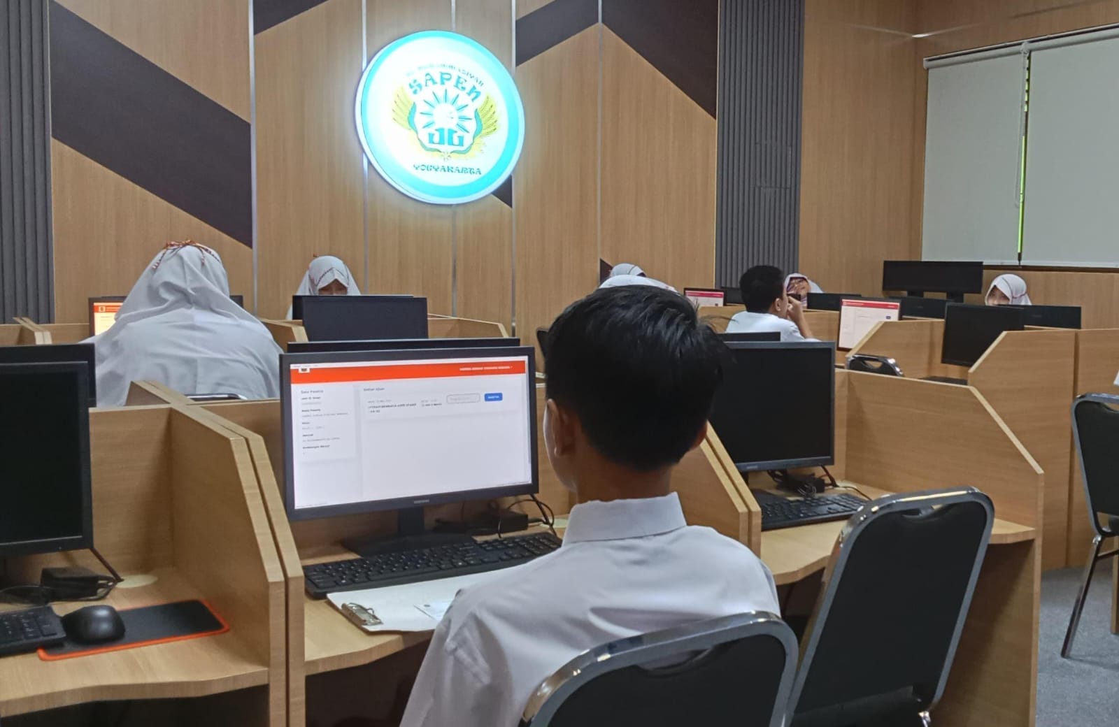 TERTINGGI &ndash; Siswa SD Muhammadiyah Sapen saat mengikuti Asesmen Standardisasi Pendidikan Daerah (ASPD) belum lama ini. (doc SD Muh Sapen untuk Radar Jogja)