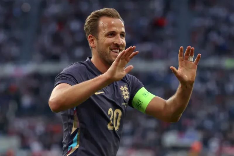 Selebrasi Harry Kane usai mencetak gol ketiga bagi timnas Inggris kontra Bosnia dan Herzegovina (getty)