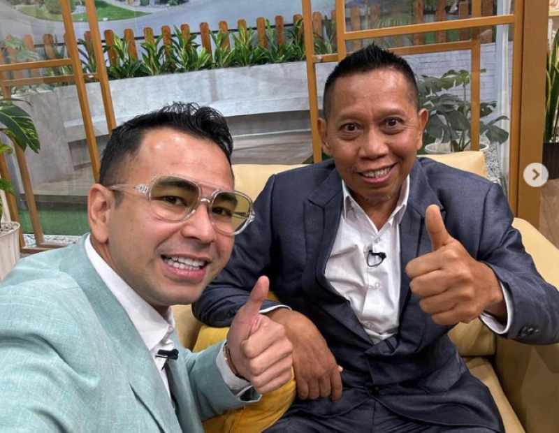 Raffi Ahmad yang bahagia akhirnya bertemu kembali dengan Tukul Arwana.