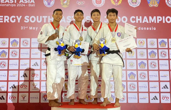 RAIH PERAK: Ridho Barakallah saat naik ke podium di Ajang Indika Energy Southeast Asia Judo Championship 2024, Bali.