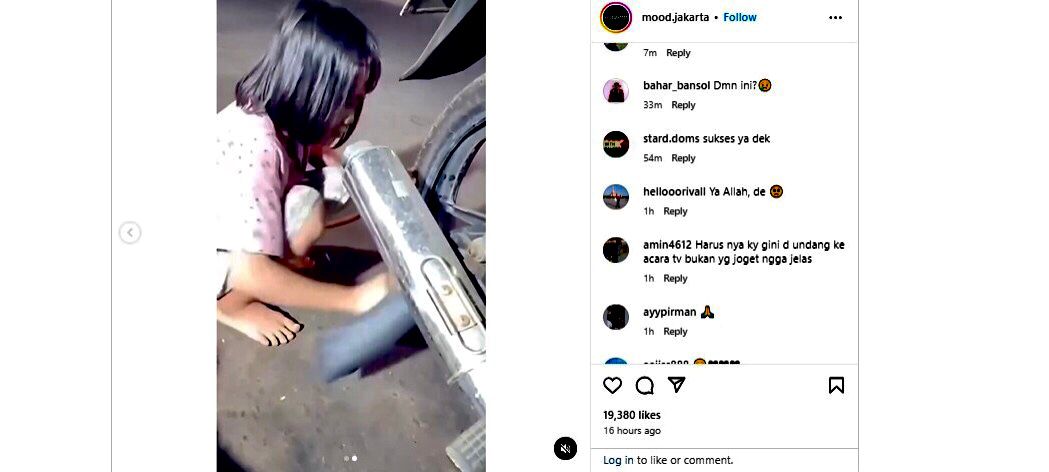 Gadis kecil yang diduga sedang bekerja di salah satu bengkel