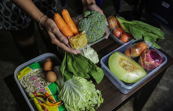 HIGIENIS: Penempatan bahan makanan ke dalam wadah harus dalam keadaan bersih. Hal ini untuk menjaga masa penyimpanan.