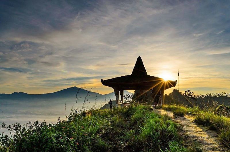 FOTO: Puncak Suroloyo Kulon Progo Yogyakarta.