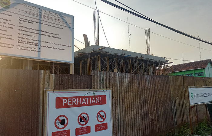 PROSES: Pembangunan gedung Perpustakaan Umum Bantul yang mulai dikerjakan sejak Maret lalu, kini mencapai 20 persen.