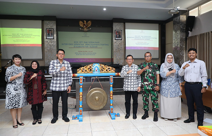 SIMBOLIS: Wakil Bupati Sleman Danang Maharsa saat meresmikan gerakan intervensi stunting di Aula Pangripta Bappeda Jumat (7/6).