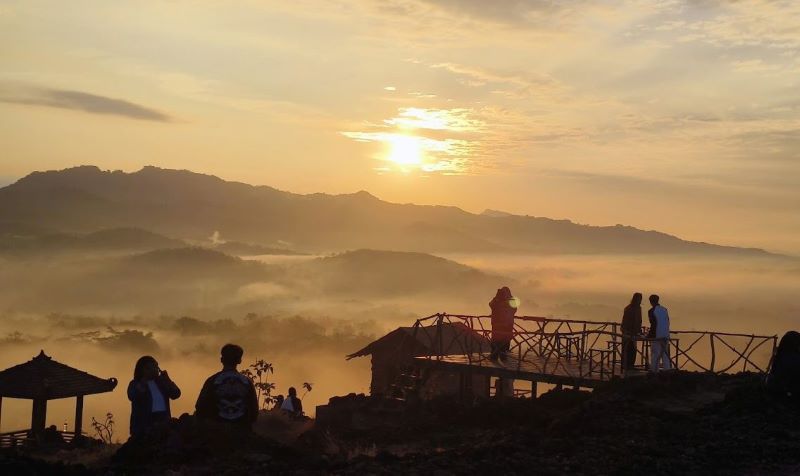 Gunung Ireng berlokasi di kawasan Pengkok, Patuk, Gunungkidul.