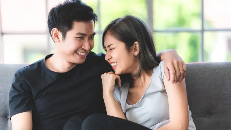 Ilustrasi wanita yang sedang jatuh cinta.