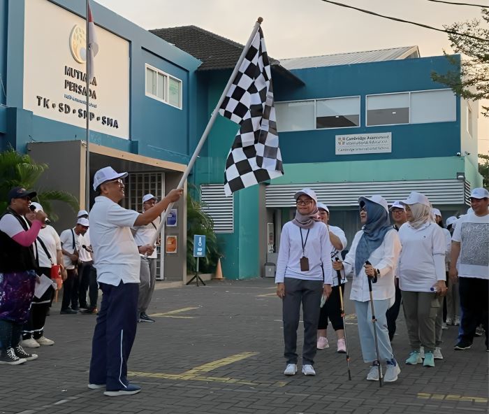 Sekolah Mutiara Persada mengadakan kegiatan Fun Walk dalam rangka menandai ulang tahun yang ke-35,