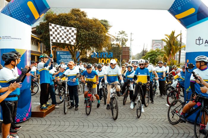 Universitas Atma Jaya Yogyakarta (UAJY) menjadi tuan rumah dalam event Gowes Bersama APTISI Wilayah V Daerah Istimewa Yogyakarta (DIY), Sabtu (8/6/2024).