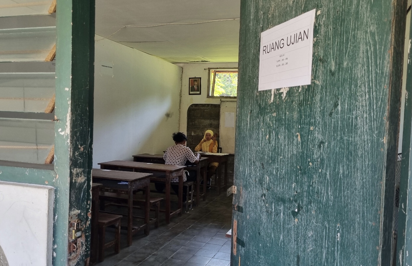 INI LHO: Kepala SMA 17 Yogyakarta&nbsp;saat menunjukkan bangunan SMA 17&nbsp;Yogyakarta yang masih digunakan untuk kegiatan belajar mengajar.&nbsp;