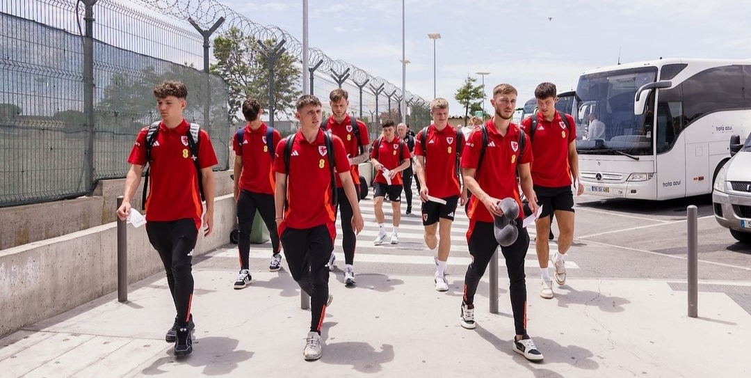 Skuad Wales telah tiba di Slovakia jelang pertandingan persahabatan (ig fawales)