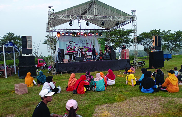 PERDANA: Pesona Triwidadi Musim Fest 2024 digelar di Alun-Alun Triwidadi, Pajangan, Bantul. Aneka tari dipentaskan berkolaborasi dengan pentas musik menarik perhatian. (Rizky Wahyu)