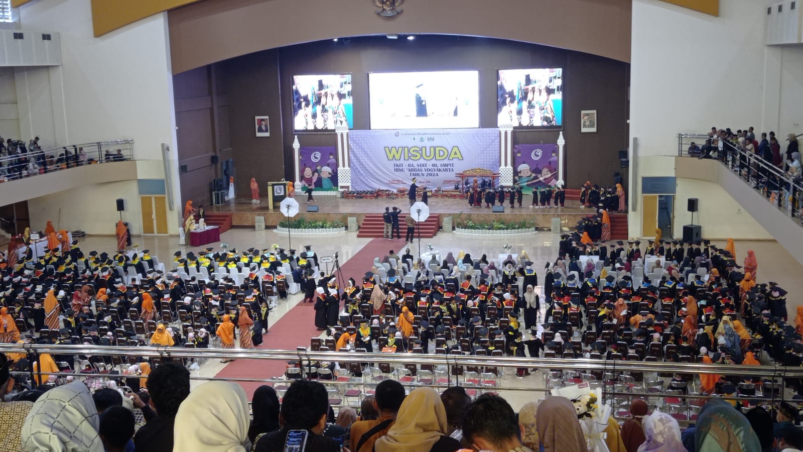 Wisuda Sekolah Islam Terpadi Ibnu Abas di Sportarium UMY