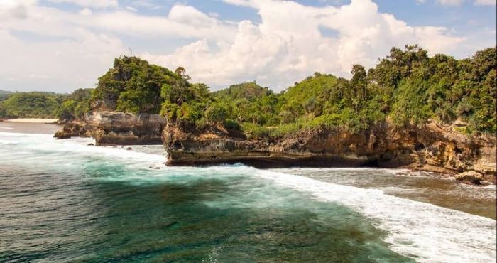 Pantai Batu Bengkung