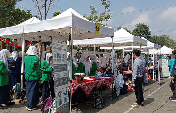 ANTUSIAS: Kegiatan OPSI Kabupaten Sleman yang diselenggarakan di halaman Badan Kepegawaian Pendidikan dan Pelatihan (BKPP) Sleman Selasa (11/6/2024).Delima Purnamasari/Radar Jogja